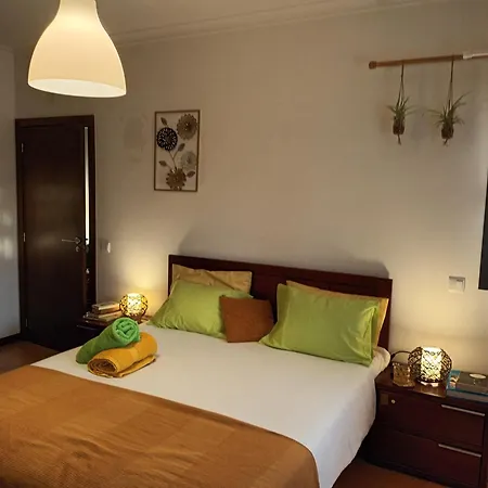 Casa Da Risca Amarela * Leiria